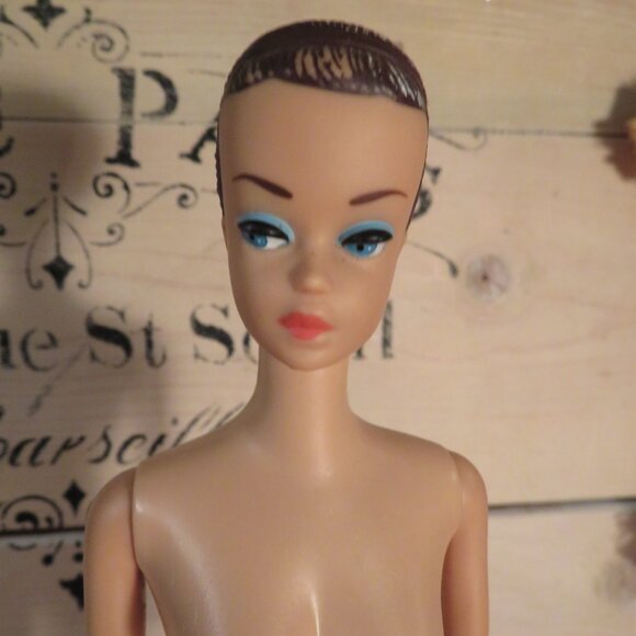 Vintage Barbie Fashion Queen - Picture 2 of 16